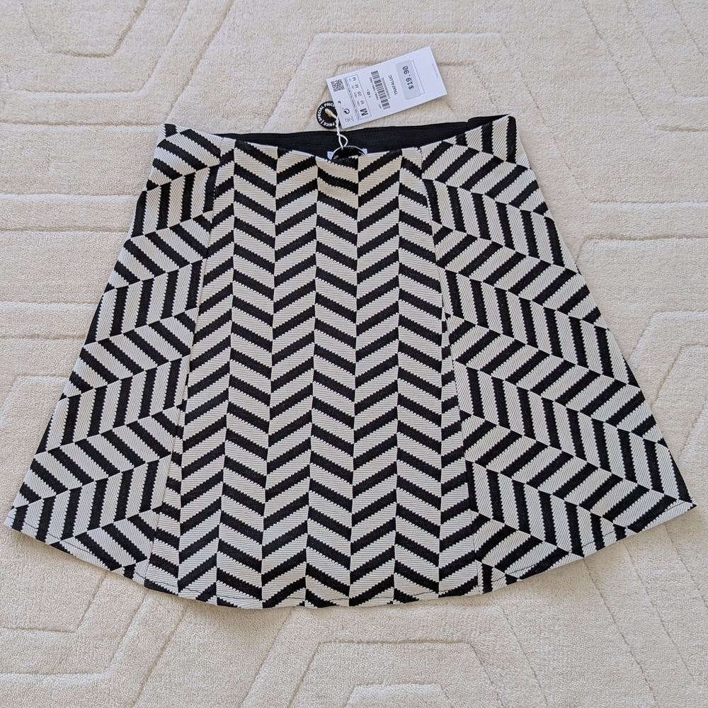 Zara Black and White Chevron Skater Skirt M